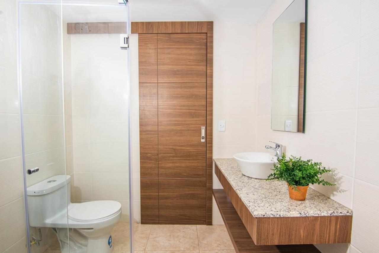 The Traveler Hostel Отавало Екстер'єр фото